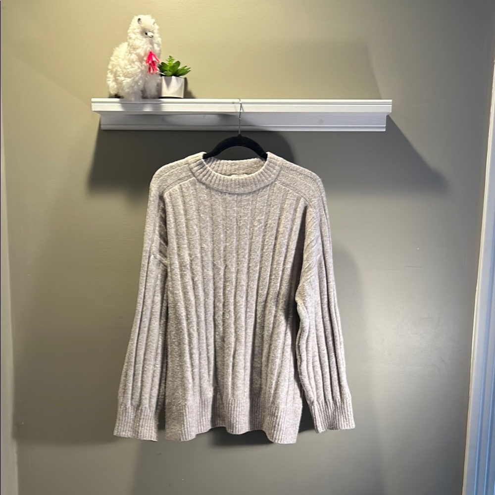 H&M Gray Crew Neck Sweater with Ribbed Texture